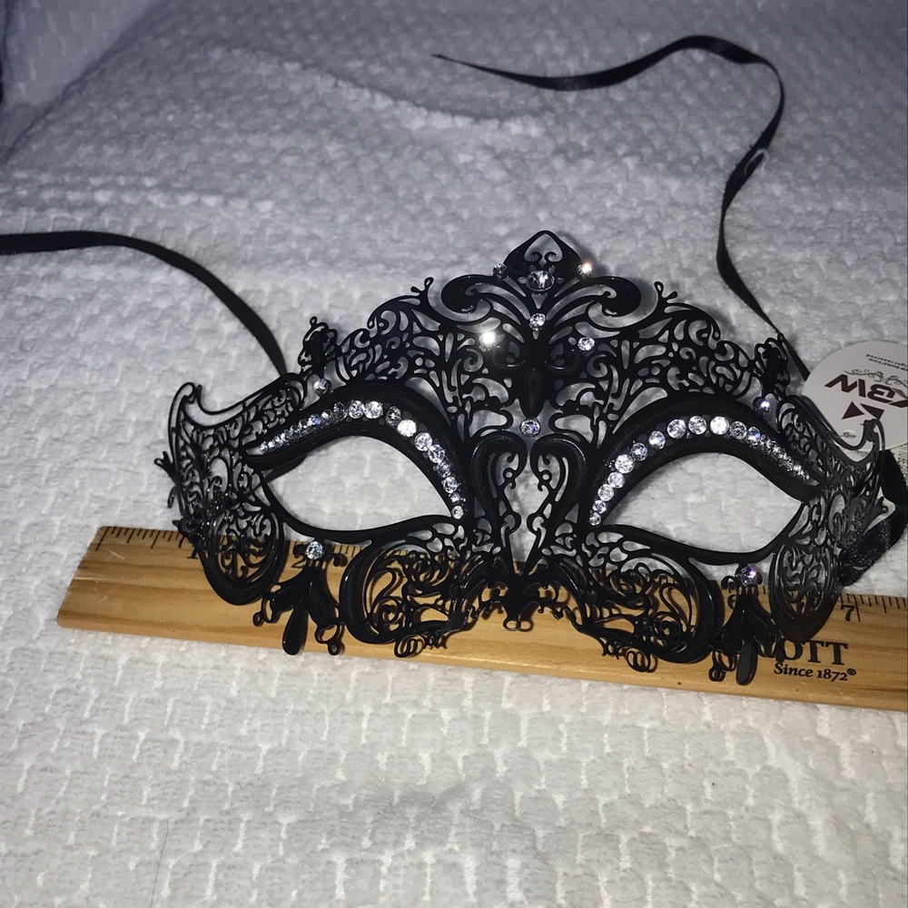 Mask - Picture 11 of 11